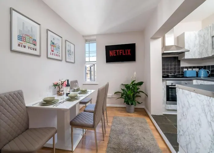 City Of London - Lovely Two Bedroom Apartment